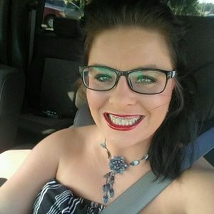 Meet your Posher, Hayli